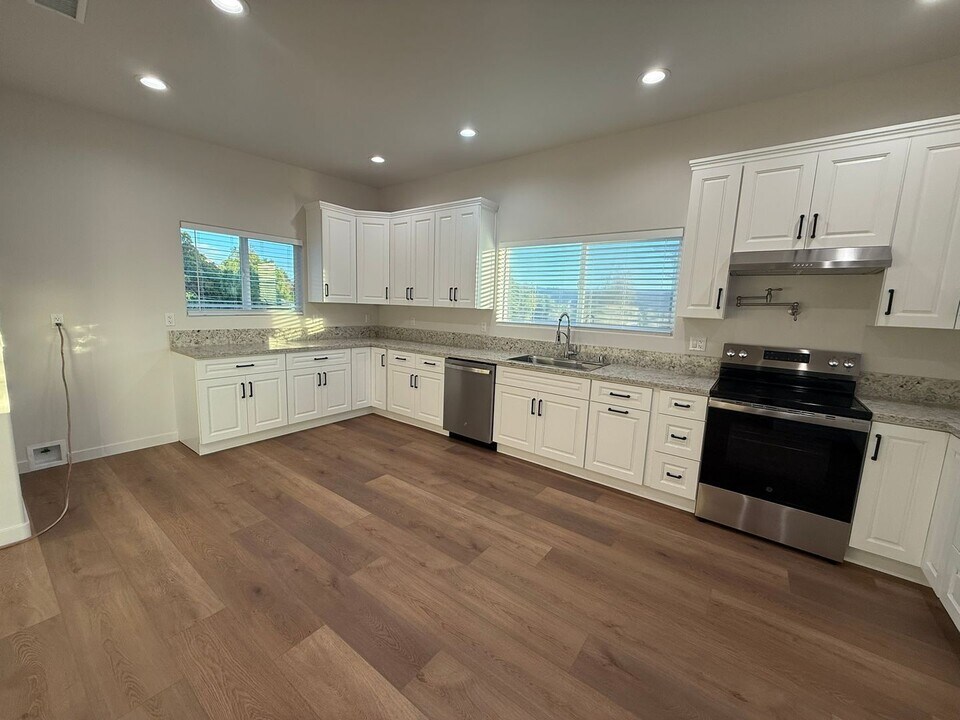 10966 Fillbrook Dr in Lakeside, CA - Building Photo