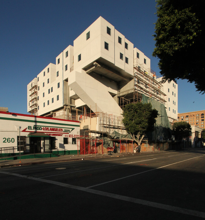 Star Apartments in Los Angeles, CA - Building Photo