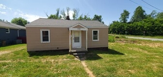 1000 Arbor Dr in Greensboro, NC - Building Photo