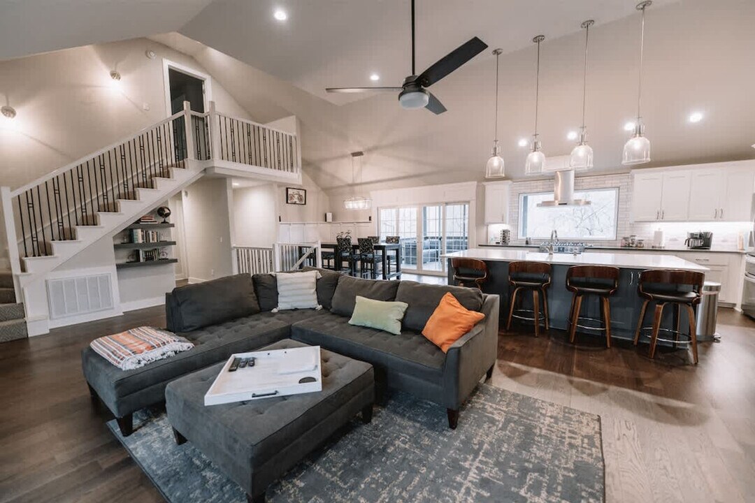 2104 Almand Dr in Bentonville, AR - Foto de edificio