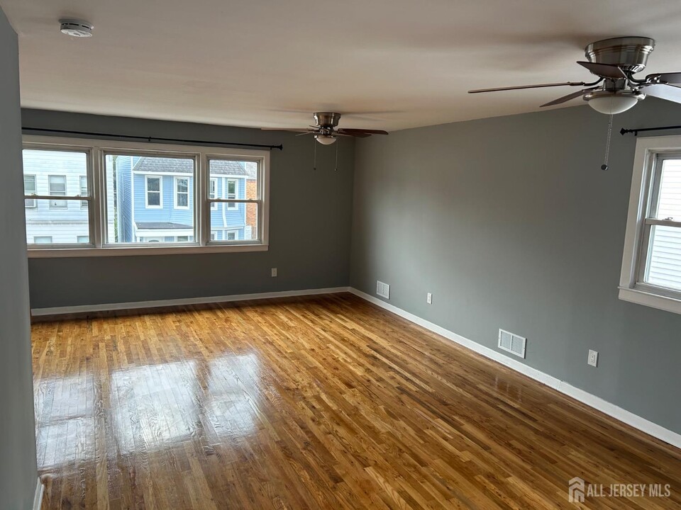 105 Crawford St in East Orange, NJ - Building Photo