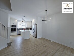 2224 Muckleplum Cres SW in Edmonton, AB - Building Photo - Building Photo