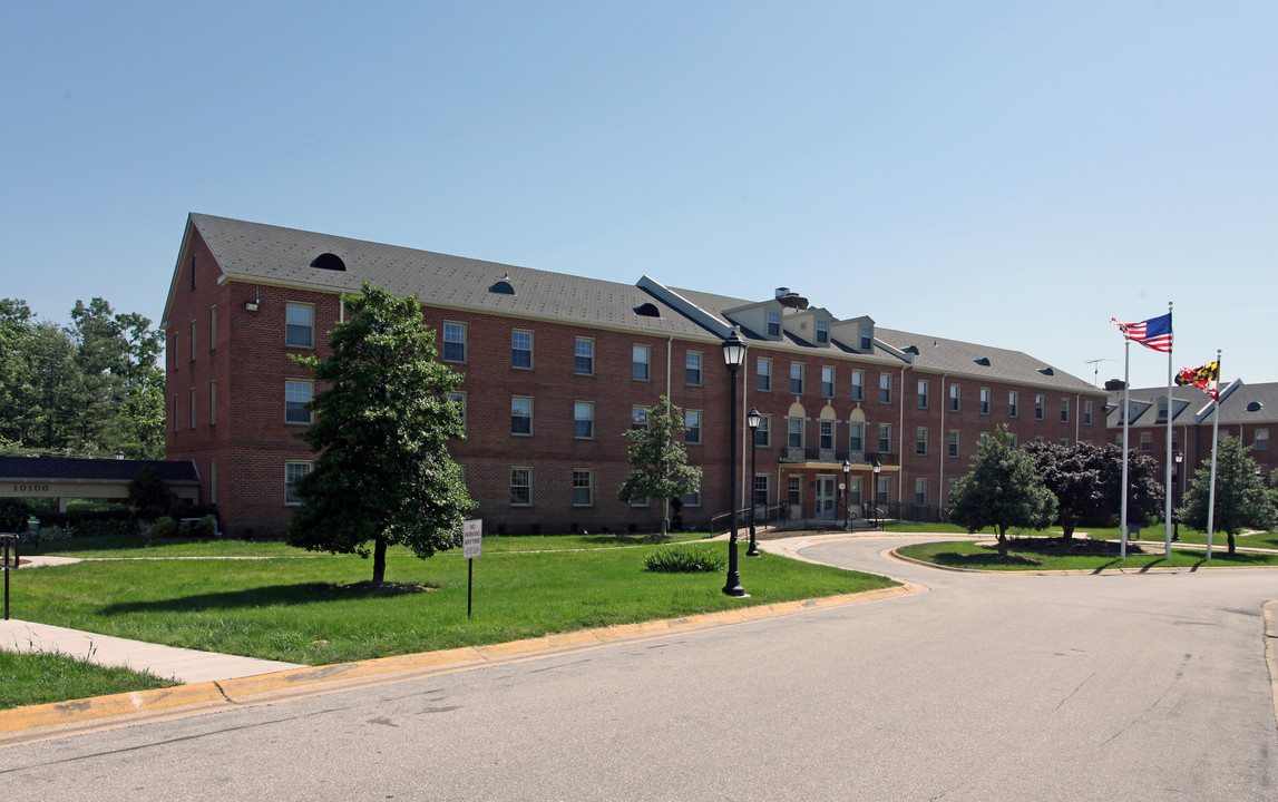 Holly Hall in Silver Spring, MD - Foto de edificio