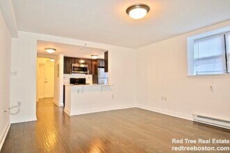 457 Centre St, Unit A in Newton, MA - Foto de edificio - Building Photo