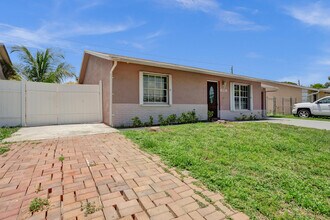 6214 Wauconda Way W in Greenacres, FL - Building Photo - Building Photo