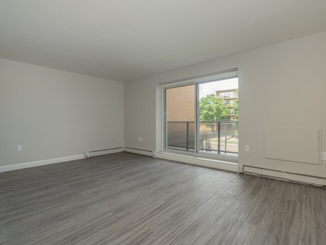 Patricia Apartments in Sarnia, ON - Building Photo - Building Photo