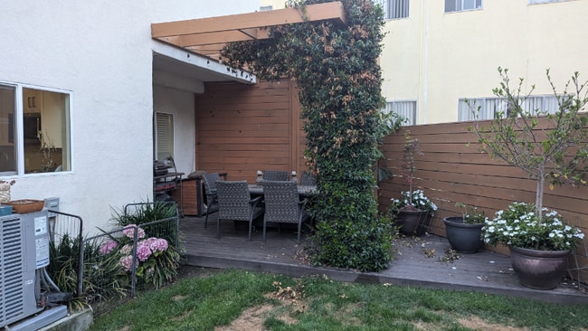 308 N Francisca Ave in Redondo Beach, CA - Foto de edificio - Building Photo