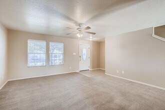 4810 Heather Pass in San Antonio, TX - Building Photo - Building Photo