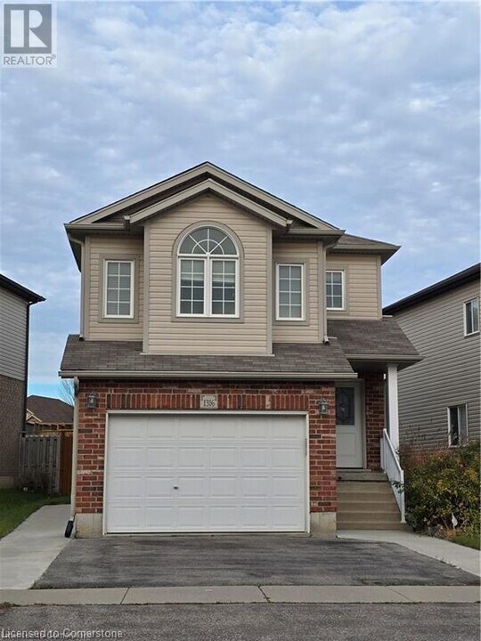 1316 Countrystone Dr in Kitchener, ON - Building Photo
