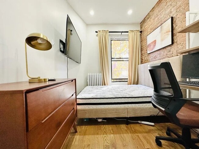 Furnished room/NOT APARTMENT in Brooklyn, NY - Foto de edificio - Building Photo