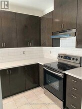 8 Tustin Rd in Brampton, ON - Building Photo - Building Photo