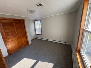 102 E Liberty St, Unit 2nd Floor in Danbury, CT - Foto de edificio - Building Photo