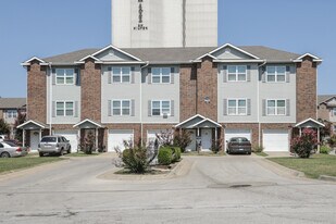 Riverbend Gardens in Tulsa, OK - Building Photo