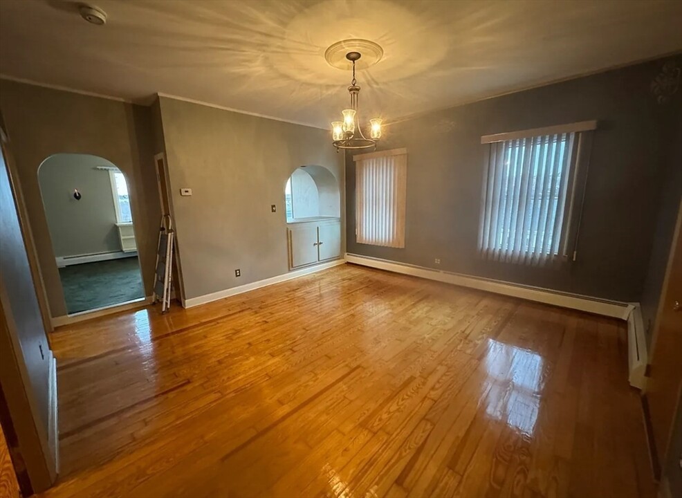 38 Pitman St-Unit -3 in Fall River, MA - Building Photo