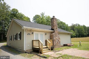 1967 Mountain View Rd in Stafford, VA - Building Photo