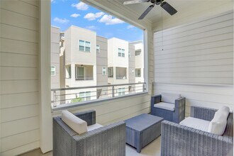 2781 Clinton Dr in Houston, TX - Building Photo - Building Photo