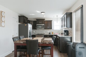 511 Ayden Ln in Clarksville, TN - Foto de edificio - Building Photo