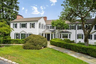 345 Round Hill Rd in Greenwich, CT - Building Photo - Building Photo