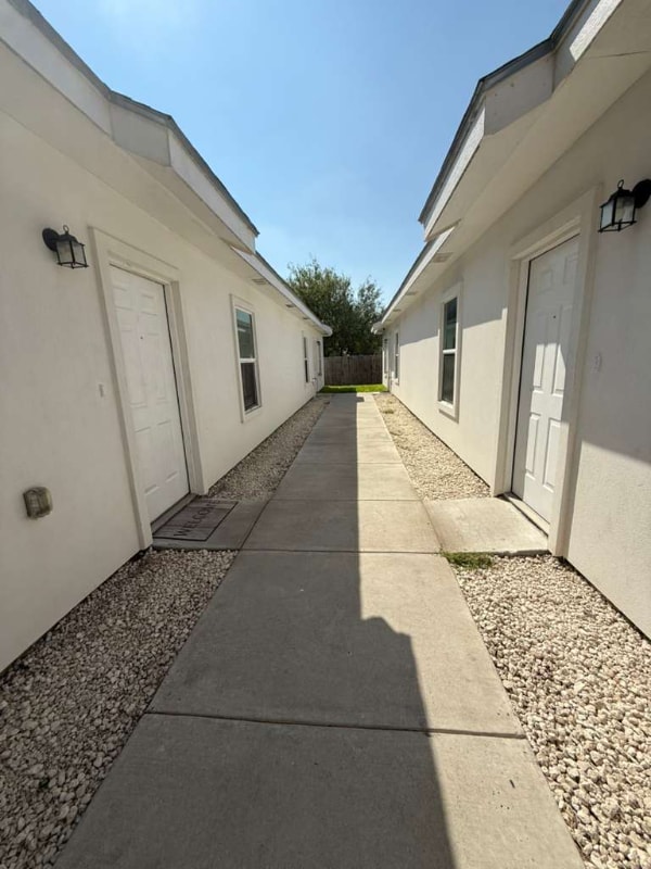 1307 W Heritage Dr in Pharr, TX - Building Photo - Building Photo