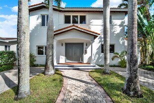 527 SW 20th Rd in Miami, FL - Building Photo