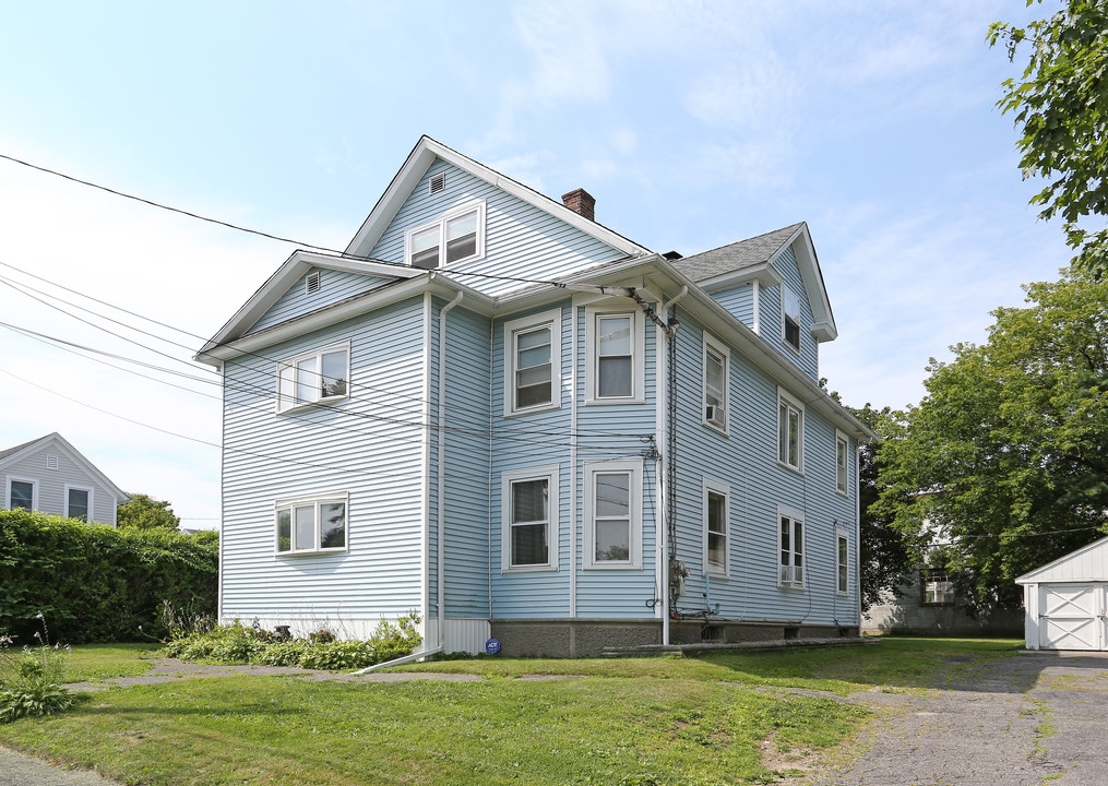 18 Apple St in Torrington, CT - Building Photo