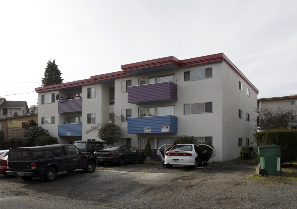 Lu Oma Apartments in Seattle, WA - Building Photo