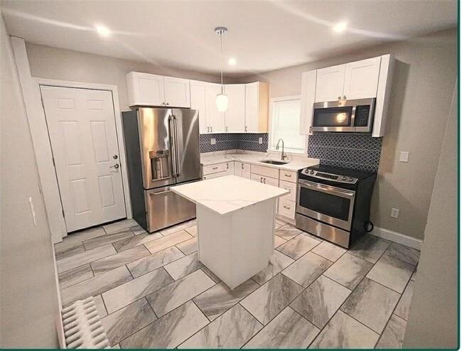 42 Victory St in Cranston, RI - Building Photo - Building Photo