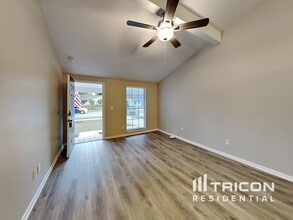 16013 Woodpine Dr in Tampa, FL - Building Photo - Building Photo