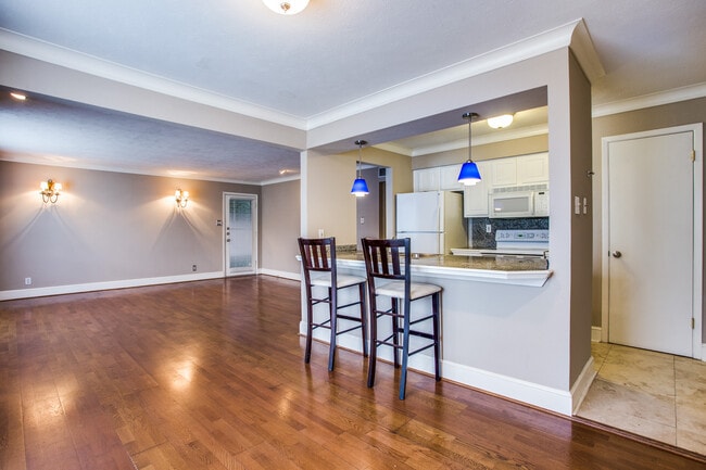 5937 E University Blvd in Dallas, TX - Building Photo - Building Photo