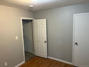289 Jefferson Dr in Mastic Beach, NY - Building Photo - Building Photo