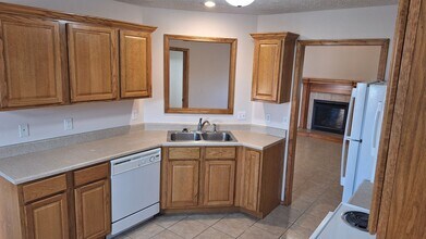 1305 E Hampton Dr in Ozark, MO - Building Photo - Building Photo