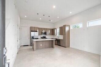 594 Janisch Rd in Houston, TX - Building Photo - Building Photo