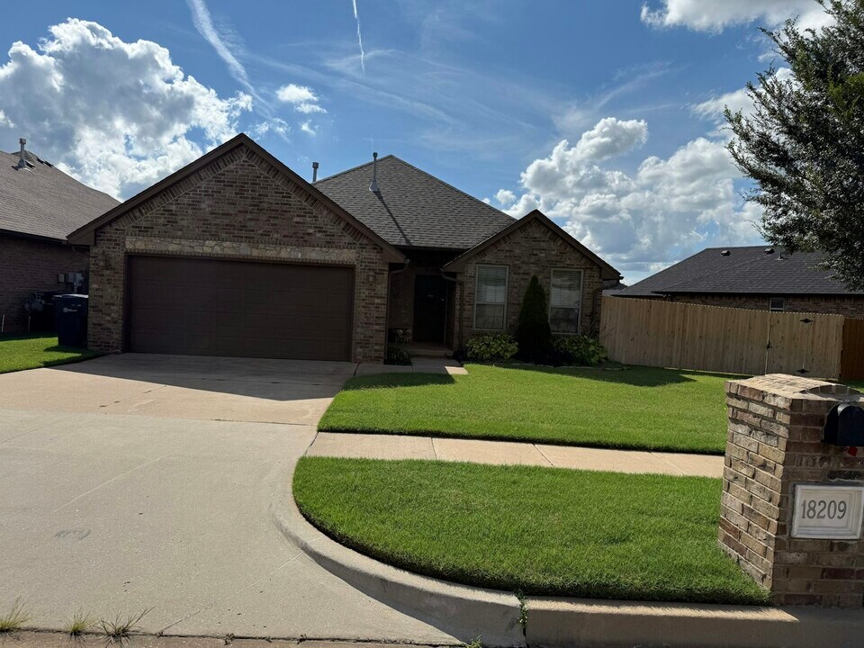 18209 Bridlington Dr in Edmond, OK - Building Photo