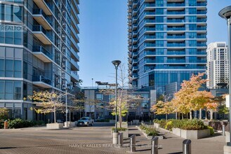 9 Valhalla Inn Rd in Toronto, ON - Building Photo - Building Photo