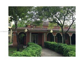 8343 Lake Dr in Doral, FL - Building Photo - Building Photo