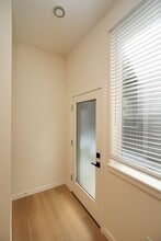 1111 SE Tenino St in Portland, OR - Foto de edificio - Building Photo