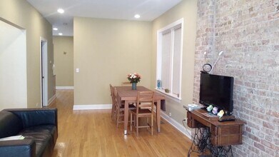 2546 W Iowa St in Chicago, IL - Building Photo - Building Photo