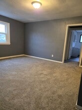 98 Garfield St in Natrona Heights, PA - Foto de edificio - Building Photo