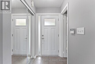 2412 Baintree Crescent in Oakville, ON - Building Photo - Building Photo