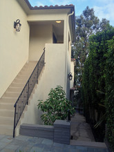 Apartments at Malaga Cove in Palos Verdes Estates, CA - Foto de edificio - Building Photo