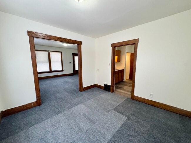 1722 Harrisburg Rd NE in Canton, OH - Foto de edificio - Building Photo