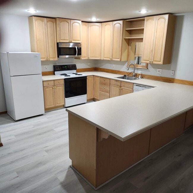 9200 SE 53rd Pl, Unit A in Mercer Island, WA - Building Photo - Building Photo