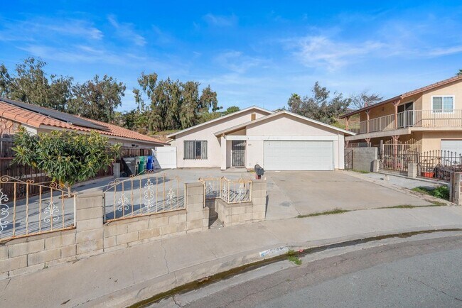 225 Deep Dell Rd, Unit 1117 in San Diego, CA - Foto de edificio - Building Photo