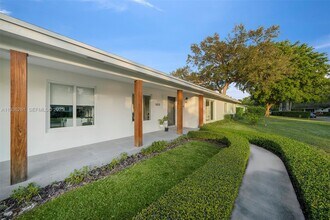 5835 SW 100th Terrace in Miami, FL - Building Photo - Building Photo
