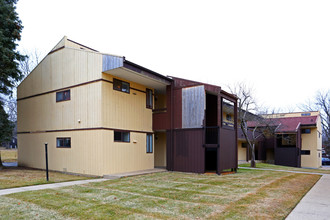 Woodstock Northwest Apartments in Woodstock, IL - Building Photo - Building Photo