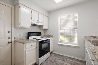 1006 W Kelly Ave, Unit G in Pharr, TX - Building Photo - Building Photo