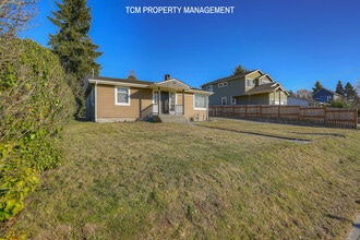 8437 S M St in Tacoma, WA - Foto de edificio - Building Photo