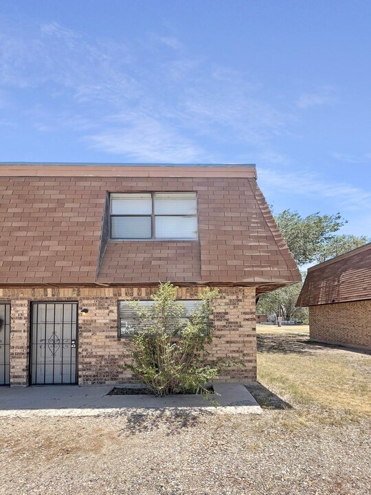 1811 W Jackson Ave in Lovington, NM - Building Photo