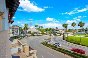 900 5th Ave S in Naples, FL - Building Photo