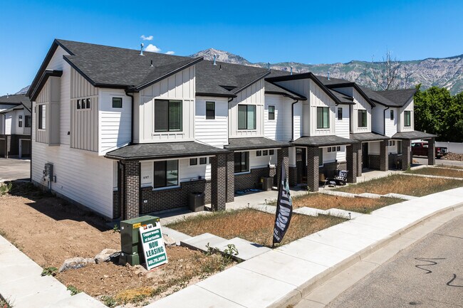 Copperwoods at Harrisville in Harrisville, UT - Foto de edificio - Building Photo